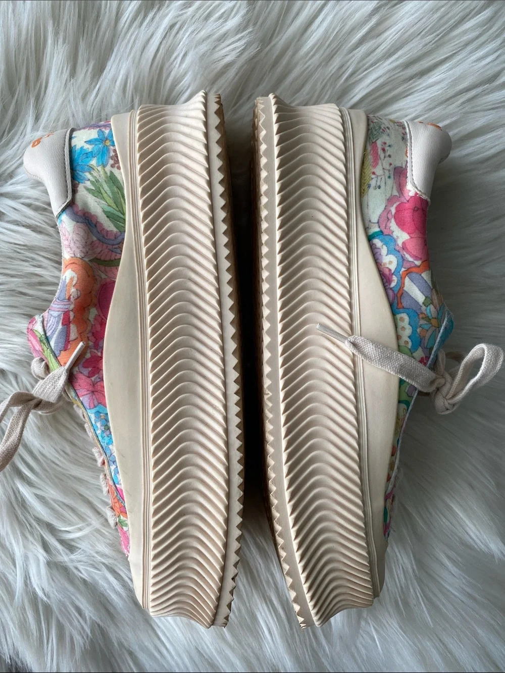 Circus by Sam Edelman bold floral